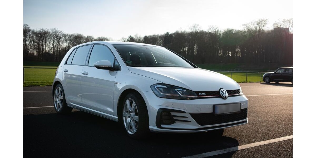 VW Golf 90.000 km 20.950 &euro; Köln 50859