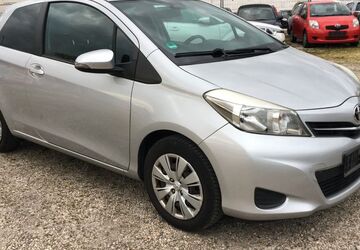 Toyota Yaris 215.000 km 3.399 &euro; Bonn 53227