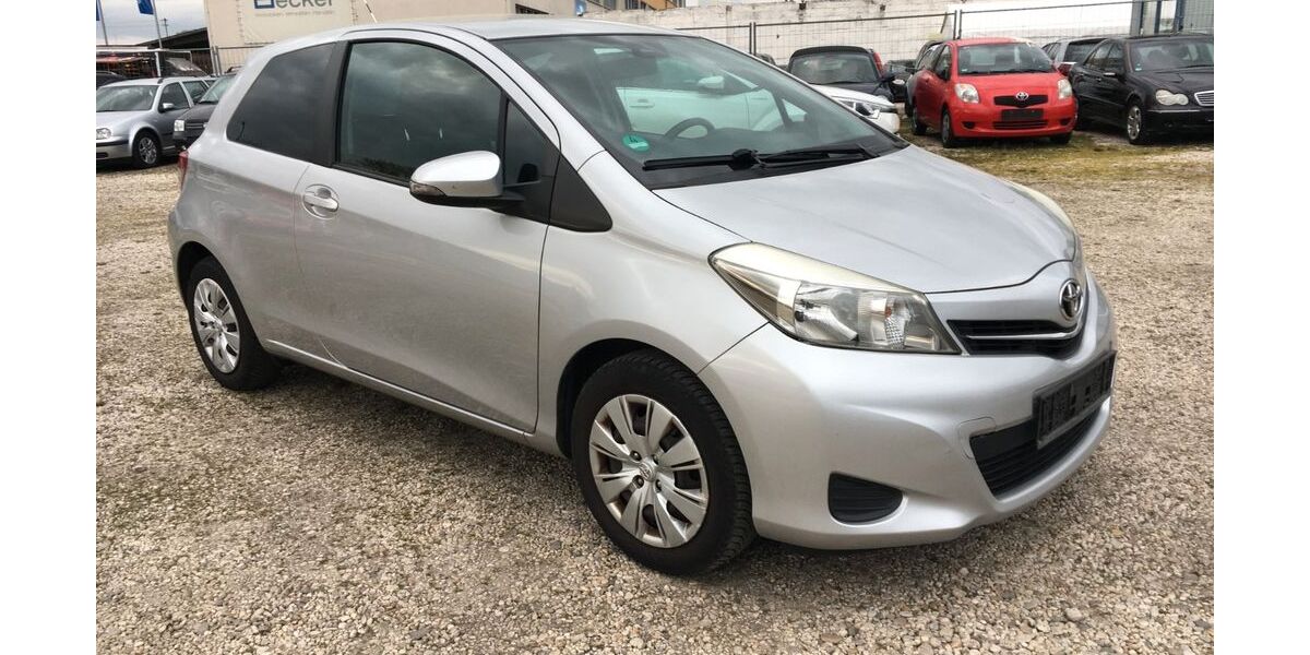 Toyota Yaris 215.000 km 3.399 &euro; Bonn 53227