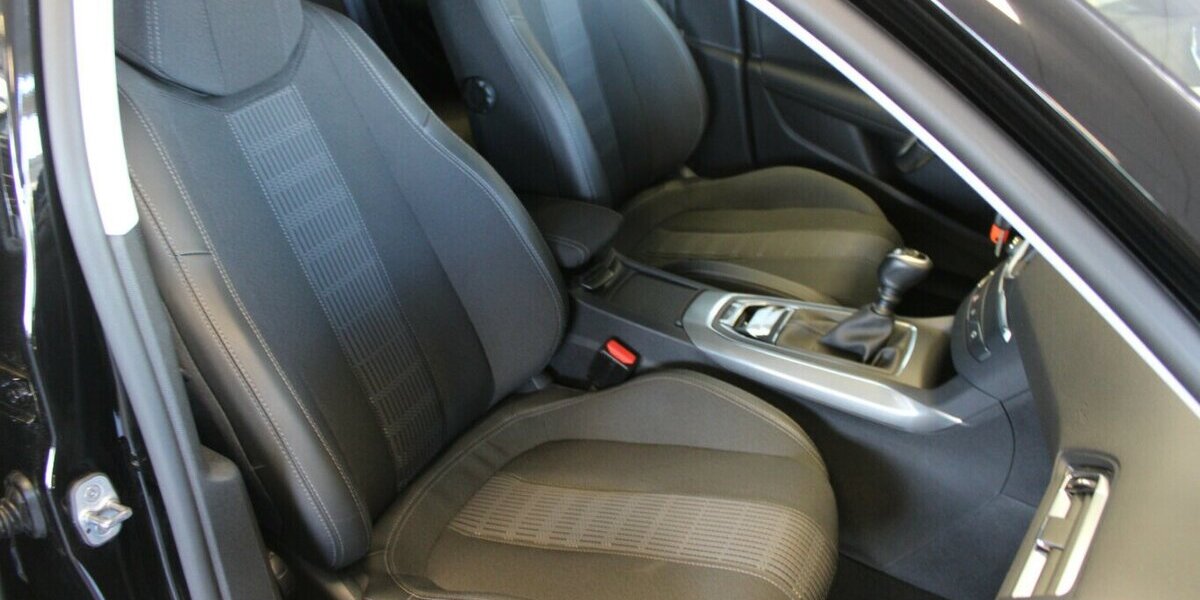 Peugeot 308 SW PureTech 130 GPF Allure 33.490 km 14.980 &euro; Euskirchen 53881