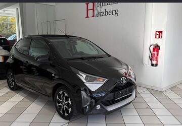 Toyota Aygo (X) 49.270 km 11.990 &euro; Siegburg 53721