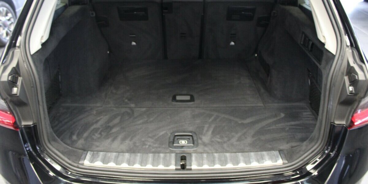 BMW 320 320i Touring Aut. - Leder - LED - Navi - Head 88.320 km 25.980 &euro; Euskirchen 53881