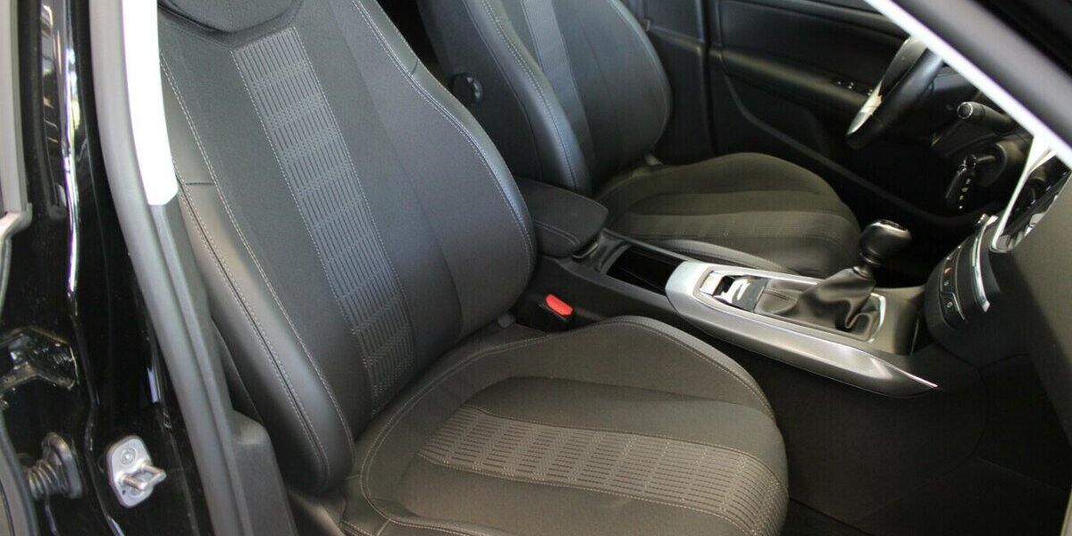 Peugeot 308 SW PureTech 130 GPF Allure 33.490 km 14.980 &euro; Euskirchen 53881