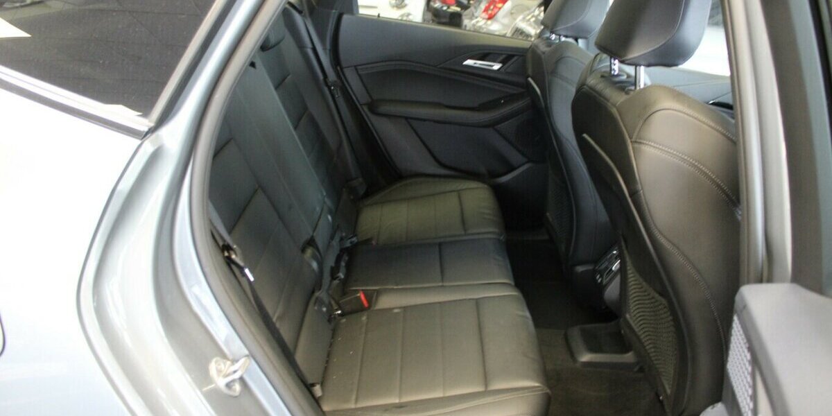 BMW 218d Active Tourer Aut. - M SPORT - Leder - Panora 53.725 km 28.980 &euro; Euskirchen 53881