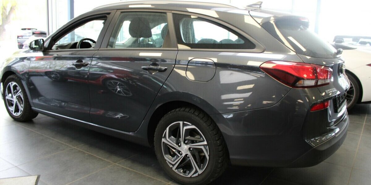 Hyundai i30 Kombi 1.0 T-GDI DCT Select 42.180 km 16.980 &euro; Euskirchen 53881