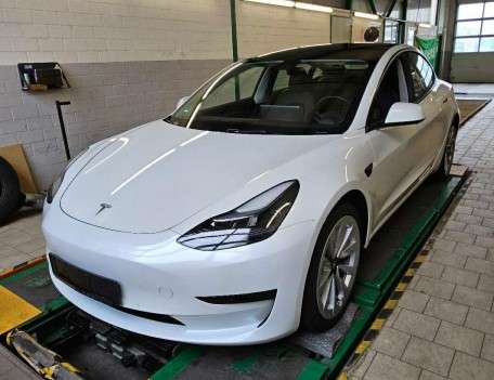 Tesla Model 3 48.480 km 25.200 &euro; Eitorf 53783