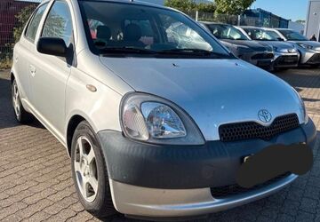 Toyota Yaris 110.000 km 2.500 &euro; Bonn 53227