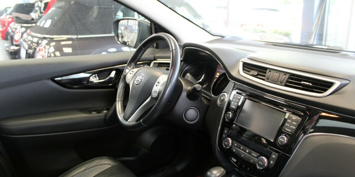 Nissan Qashqai 1.6 dCi Xtronic TEKNA - Pano - AHK - 108.138 km 14.980 &euro; Euskirchen 53881