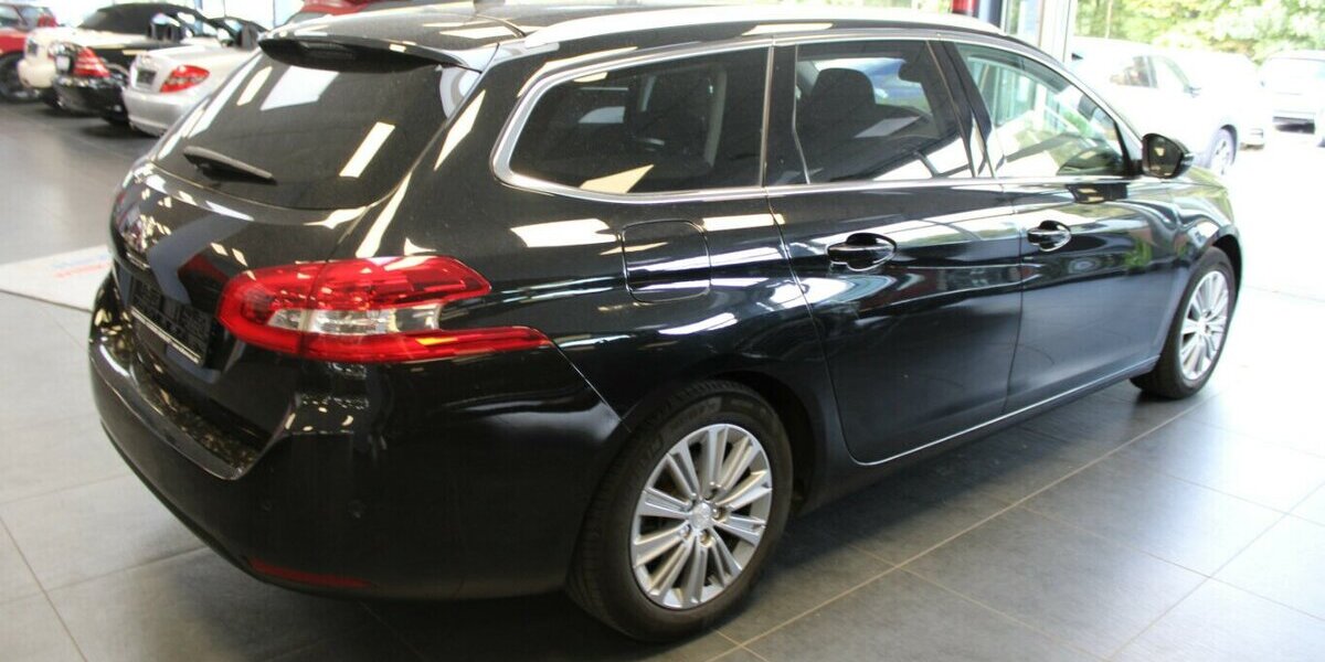 Peugeot 308 SW PureTech 130 GPF Allure 33.490 km 14.980 &euro; Euskirchen 53881