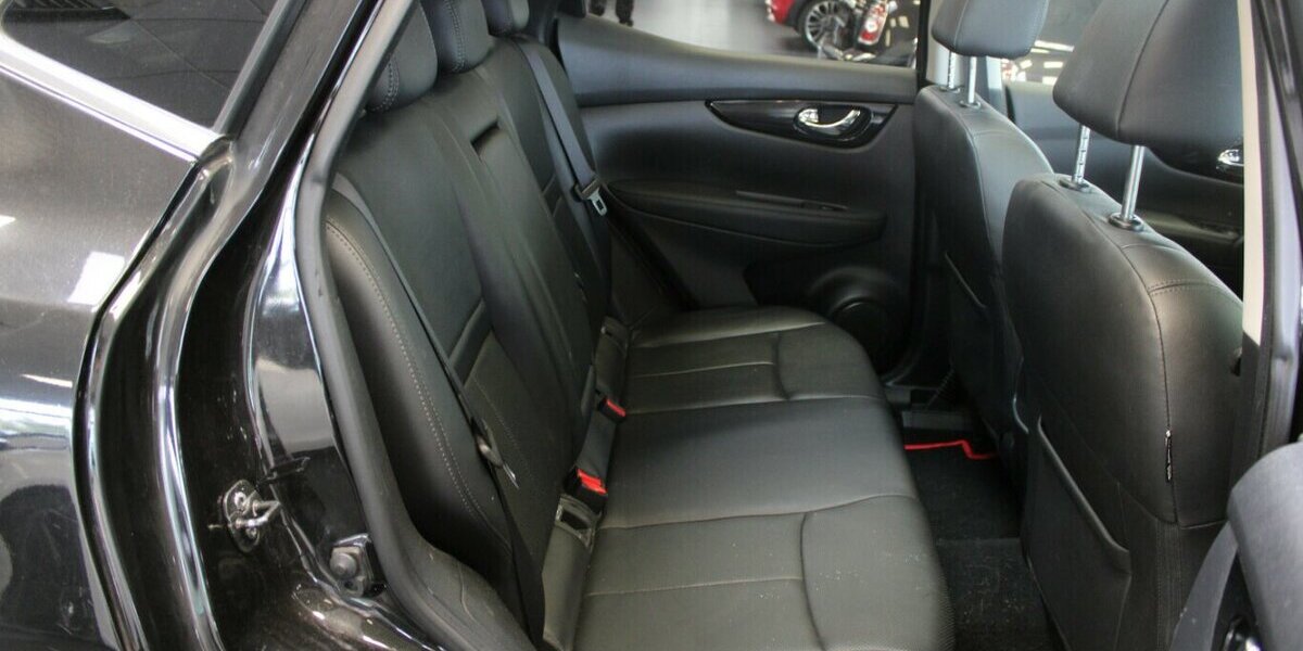 Nissan Qashqai 1.6 dCi Xtronic TEKNA - Pano - AHK - 108.138 km 14.980 &euro; Euskirchen 53881