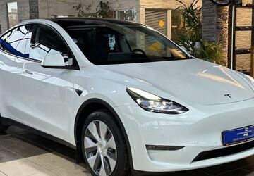 Tesla Model Y 54.820 km 33.000 &euro; Eitorf 53783