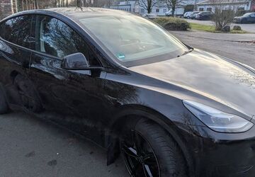 Tesla Model Y 36.500 km 30.999 &euro; Troisdorf 53842