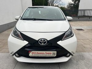 Toyota Aygo (X) 1,0-l-VVT-i x-play touch 94.000 km 6.690 &euro; Troisdorf 53844