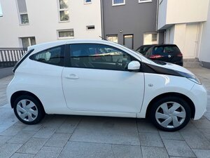 Toyota Aygo (X) 1,0-l-VVT-i x 74.900 km 6.900 &euro; Troisdorf 53844