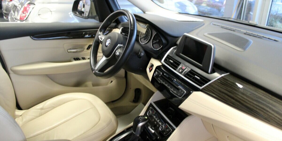 BMW 220 220d Active Tourer xDrive Aut. Luxury Line 83.700 km 16.980 &euro; Euskirchen 53881