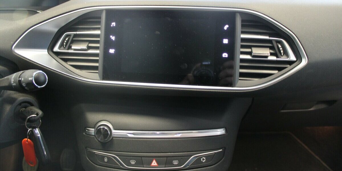 Peugeot 308 SW PureTech 130 GPF Allure 33.490 km 14.980 &euro; Euskirchen 53881