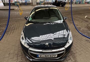 Peugeot 208 145.000 km 6.900 &euro; Köln 50829