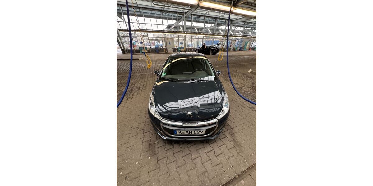Peugeot 208 145.000 km 6.900 &euro; Köln 50829