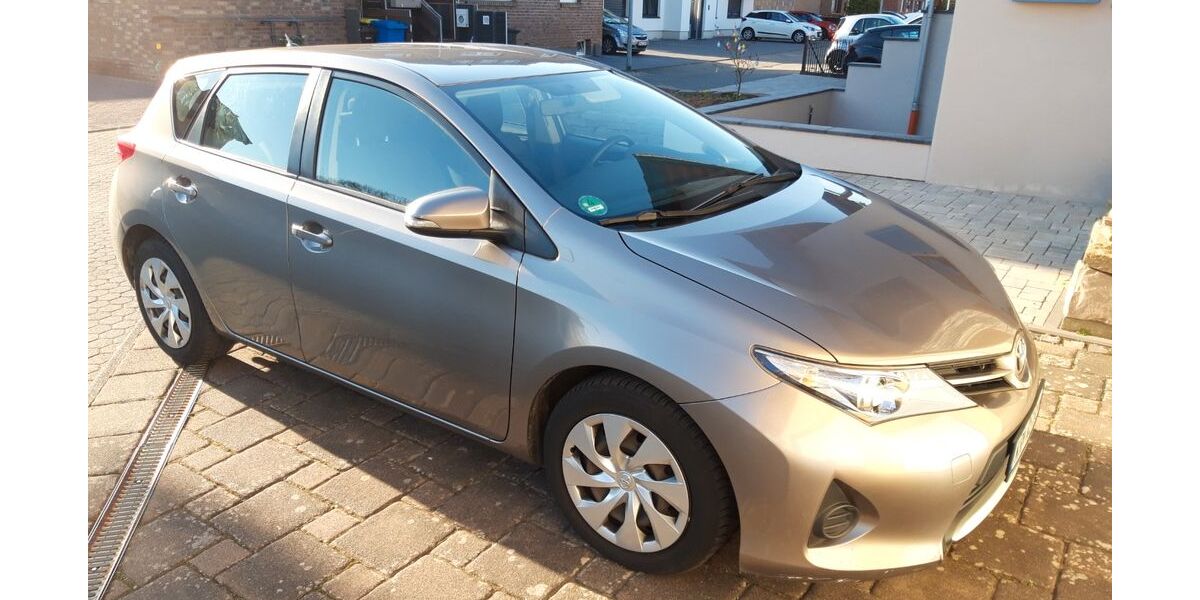 Toyota Auris 94.232 km 7.000 &euro; Erftstadt 50374