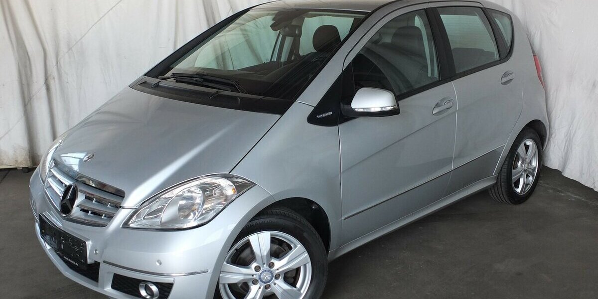 Mercedes-Benz A 150 AUTOTRONIC NAVI TEMPOMAT KLIMAANLAGE 98.516 km 7.804 &euro; Köln 50858