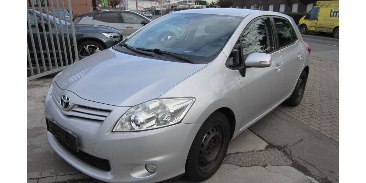 Toyota Auris 72.420 km 7.990 &euro; Köln 51105