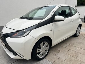 Toyota Aygo (X) 1,0-l-VVT-i x-play touch 94.000 km 6.690 &euro; Troisdorf 53844