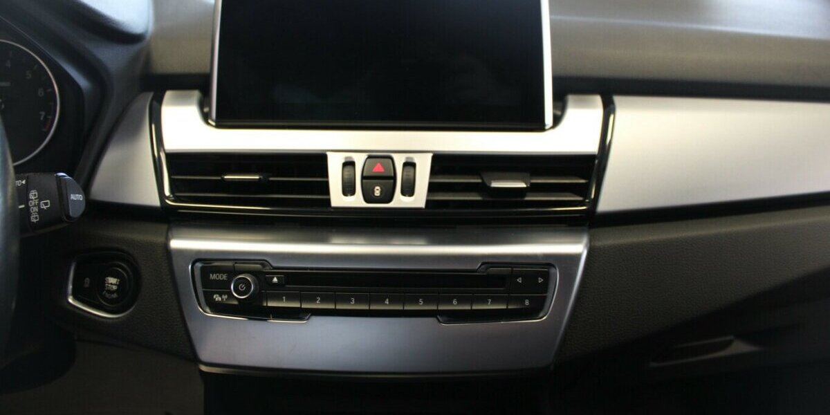 BMW 220 220i Active Tourer Aut. Advantage - Navi - PDC 49.770 km 17.980 &euro; Euskirchen 53881