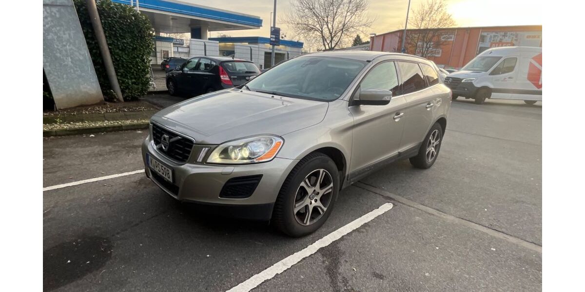 Volvo XC60 185.000 km 8.700 &euro; köln 51107