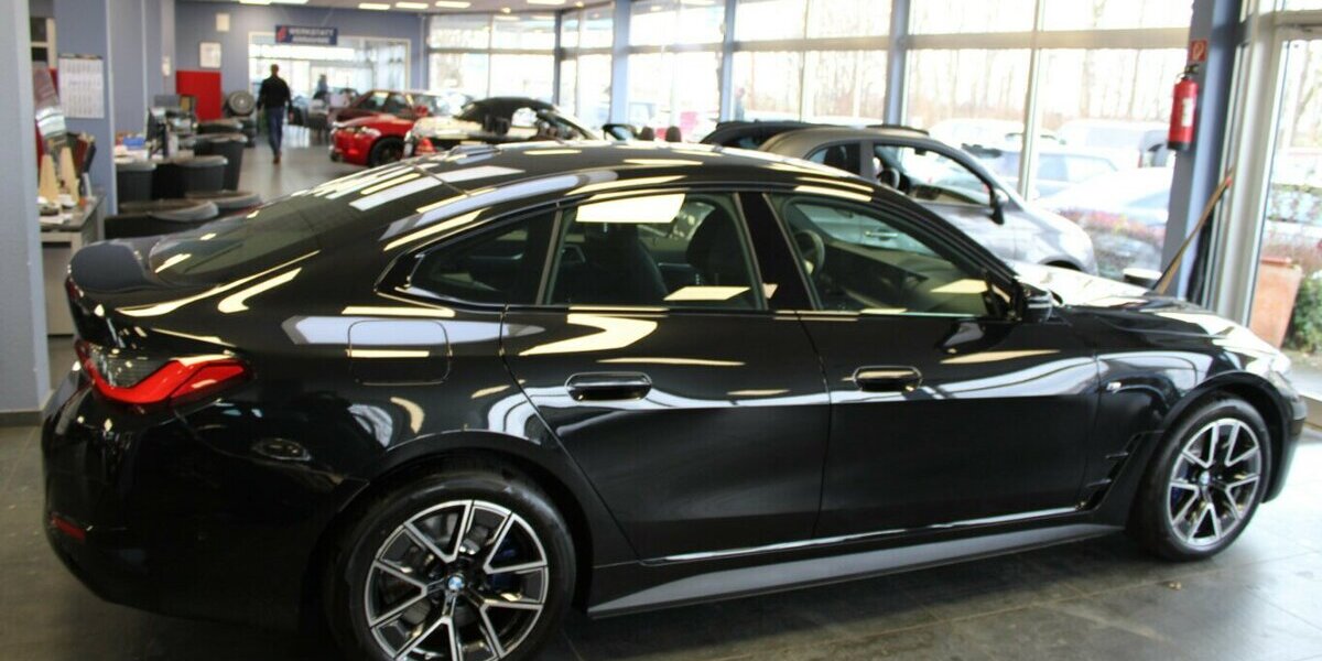 BMW i4 eDrive 40 Gran Coupe M Sport - Head-Up - 22.177 km 45.480 &euro; Euskirchen 53881