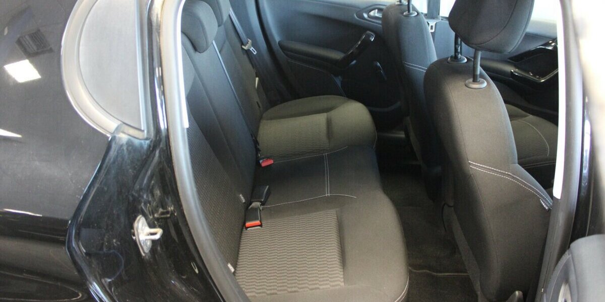 Peugeot 208 PureTech 82 Style 110.414 km 6.980 &euro; Euskirchen 53881