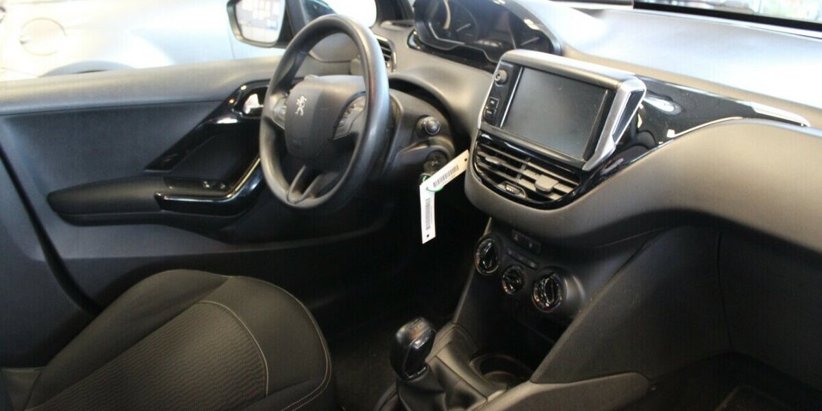 Peugeot 208 PureTech 82 Style 110.414 km 6.980 &euro; Euskirchen 53881