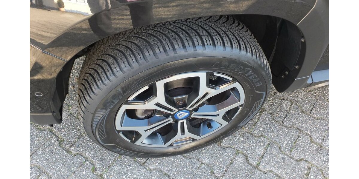 Dacia Duster II CELEBRATION HYBRID NAVI KAMERA 17 ZOLL 63.155 km 12.704 &euro; Köln 50858