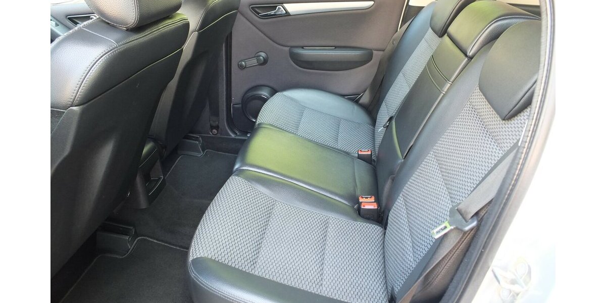 Mercedes-Benz A 150 AUTOTRONIC NAVI TEMPOMAT KLIMAANLAGE 98.516 km 7.804 &euro; Köln 50858