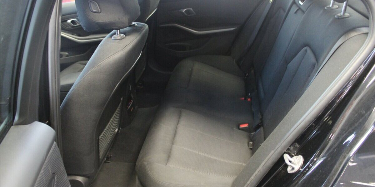 BMW 318 318i Aut. Advantage 47.175 km 24.980 &euro; Euskirchen 53881