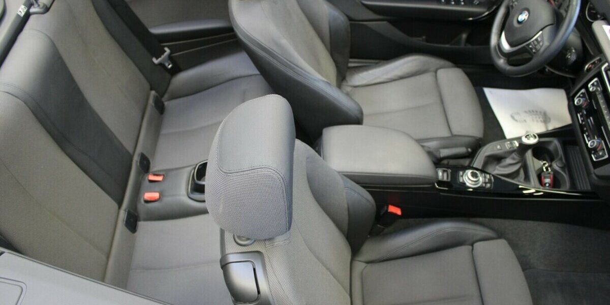 BMW 218d Cabrio Sport Line - Navi - Xenon - PDC - 87.420 km 16.980 &euro; Euskirchen 53881