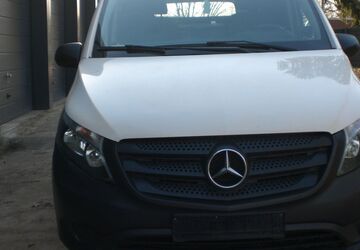 Mercedes-Benz Vito 215.300 km 9.900 &euro; Köln 50735