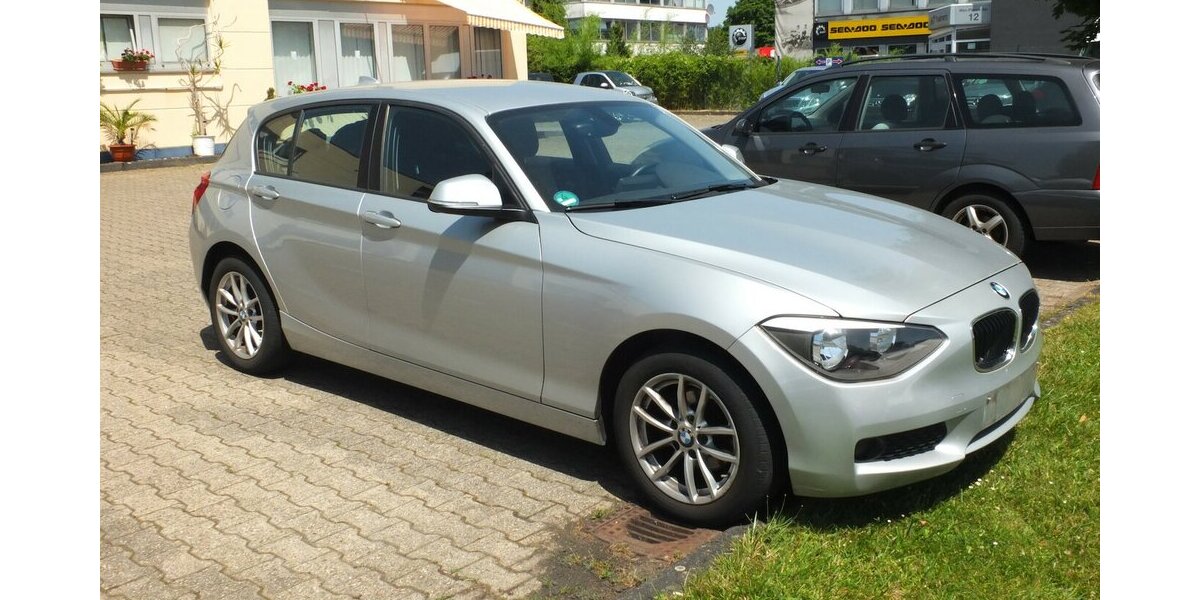 BMW 116i NAVI KLIMAAUTOMATIK PDC BLUETOOTH 98.966 km 10.904 &euro; Köln 50858