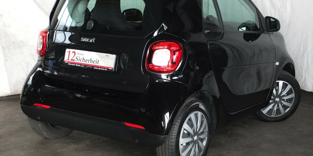 Smart ForTwo electric drive EQ AUTOMATIK KLIMAAUTOMATIK 5.183 km 10.700 &euro; Köln 50858