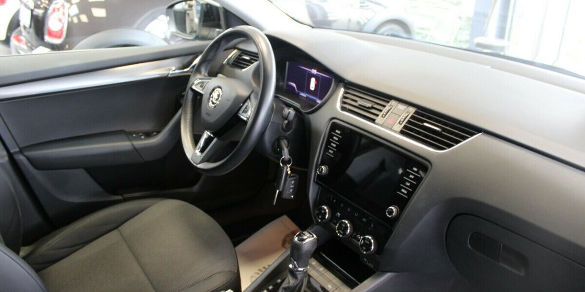 Skoda Octavia Combi 2.0 TSI DSG Style 116.742 km 17.480 &euro; Euskirchen 53881