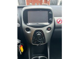 Toyota Aygo (X) 1,0-l-VVT-i x-play touch 94.000 km 6.690 &euro; Troisdorf 53844