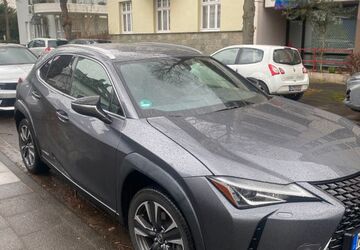 Lexus UX 32.000 km 23.900 &euro; Köln 50937