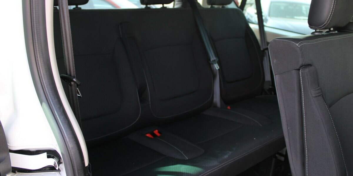 Renault Trafic Blue dCi 150 - 8-Sitzer - AHK - 124.312 km 23.980 &euro; Euskirchen 53881