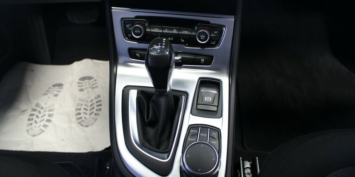 BMW 220 Active Tourer Aut. Advantage - Navi - PDC - AH 49.770 km 17.980 &euro; Euskirchen 53881