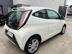 Toyota Aygo (X) 1,0-l-VVT-i x-play touch 94.000 km 6.690 &euro; Troisdorf 53844