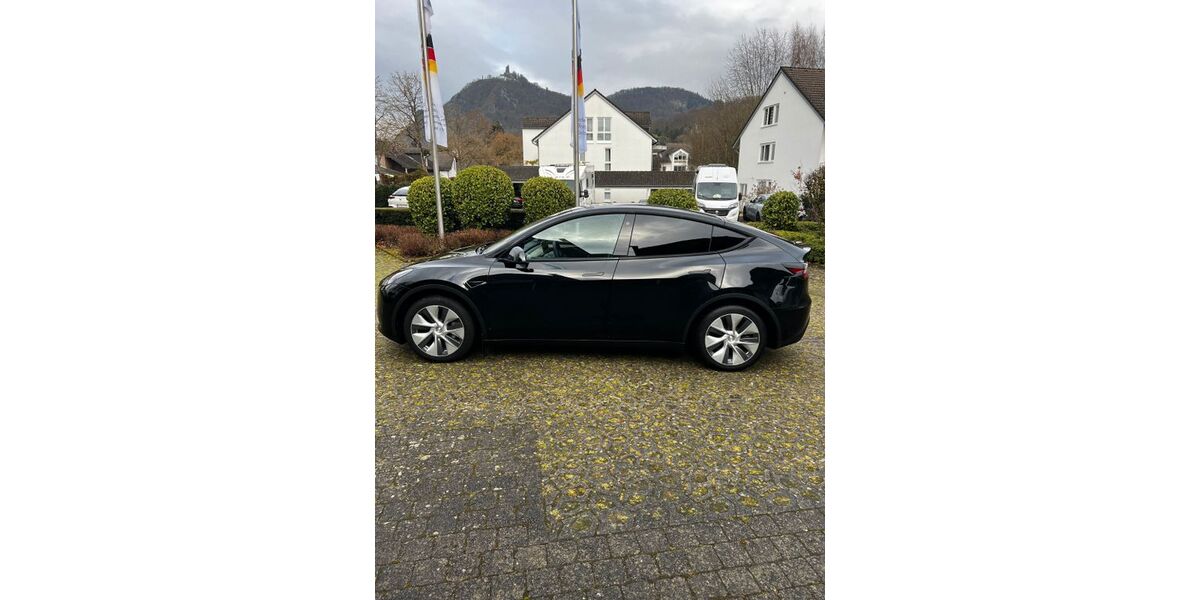 Tesla Model Y 18.000 km 30.250 &euro; Bad Honnef 53604