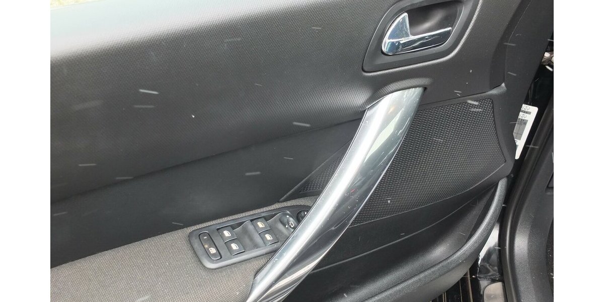 Peugeot 308 PREMIUM NAVI EL.VERDECK KLIMAAUTOM PDC 134.211 km 6.450 &euro; Köln 50858