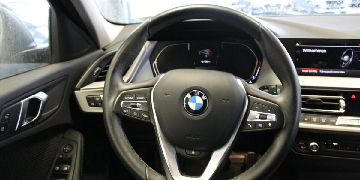 BMW 118 118i Aut. Leder - Panorama - LED - Navi - 45.890 km 20.980 &euro; Euskirchen 53881