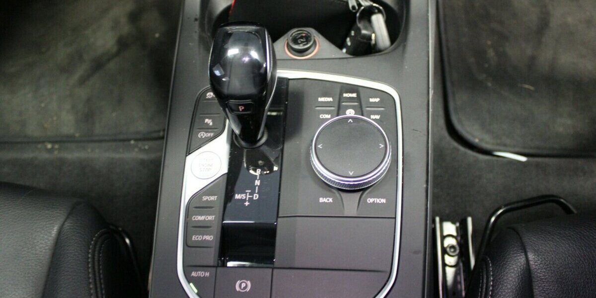 BMW 118 118i Aut. Leder - Panorama - LED - Navi - 45.890 km 20.980 &euro; Euskirchen 53881