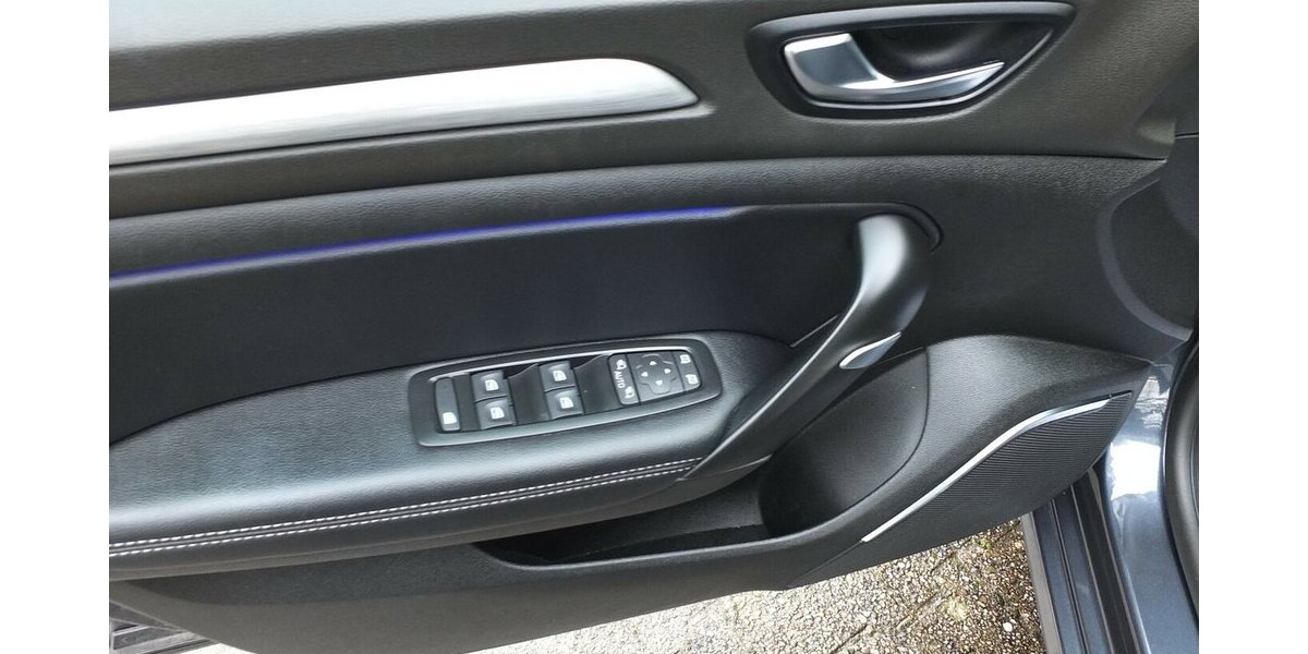 Renault Megane INTENS NAVI EINPARKHILFE KLIMAAUTOMATIK 108.795 km 11.498 &euro; Köln 50858