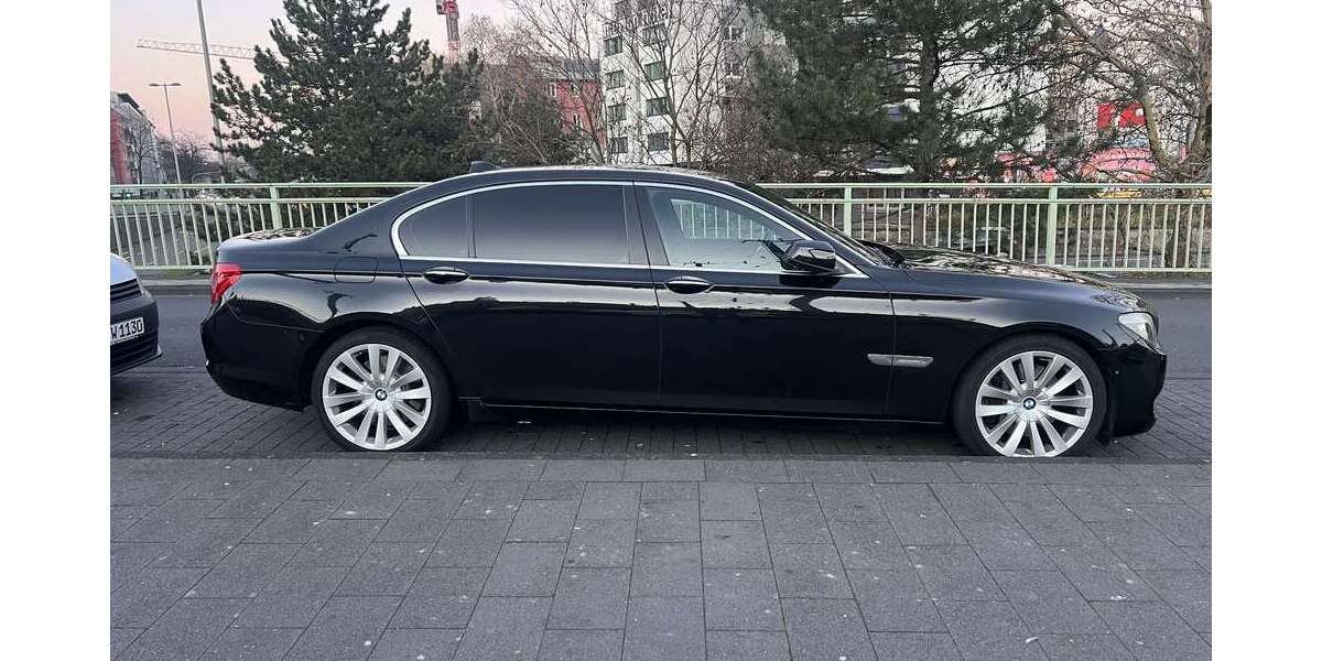 BMW 750 126.000 km 14.800 &euro; Köln 50735